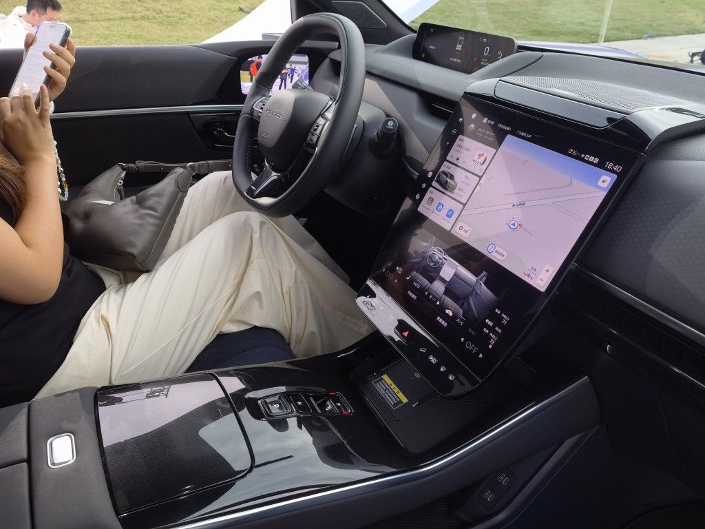 那么豪华那么美！广汽本田P7劲爆价1999万元起(图9)