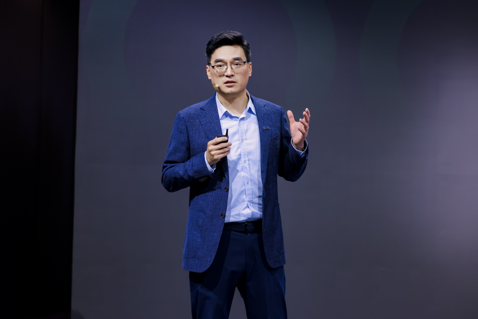 AI相对论③丨轻舟智航CEO于骞：物理世界AI未来十年将爆发乘用车完全无人驾驶最早或于2028年到来